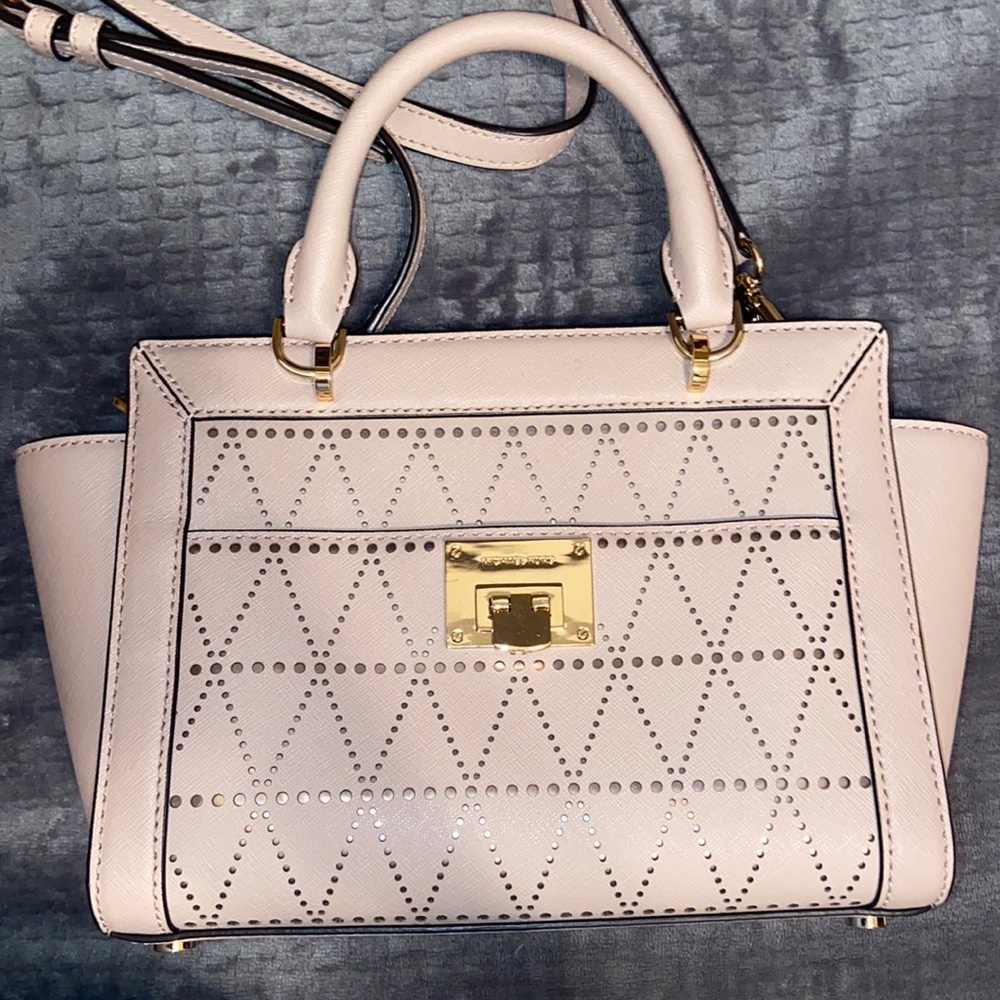 MICHAEL KORS Pink Tina
Messenger tote Leather Satchel Bag
Vivianne